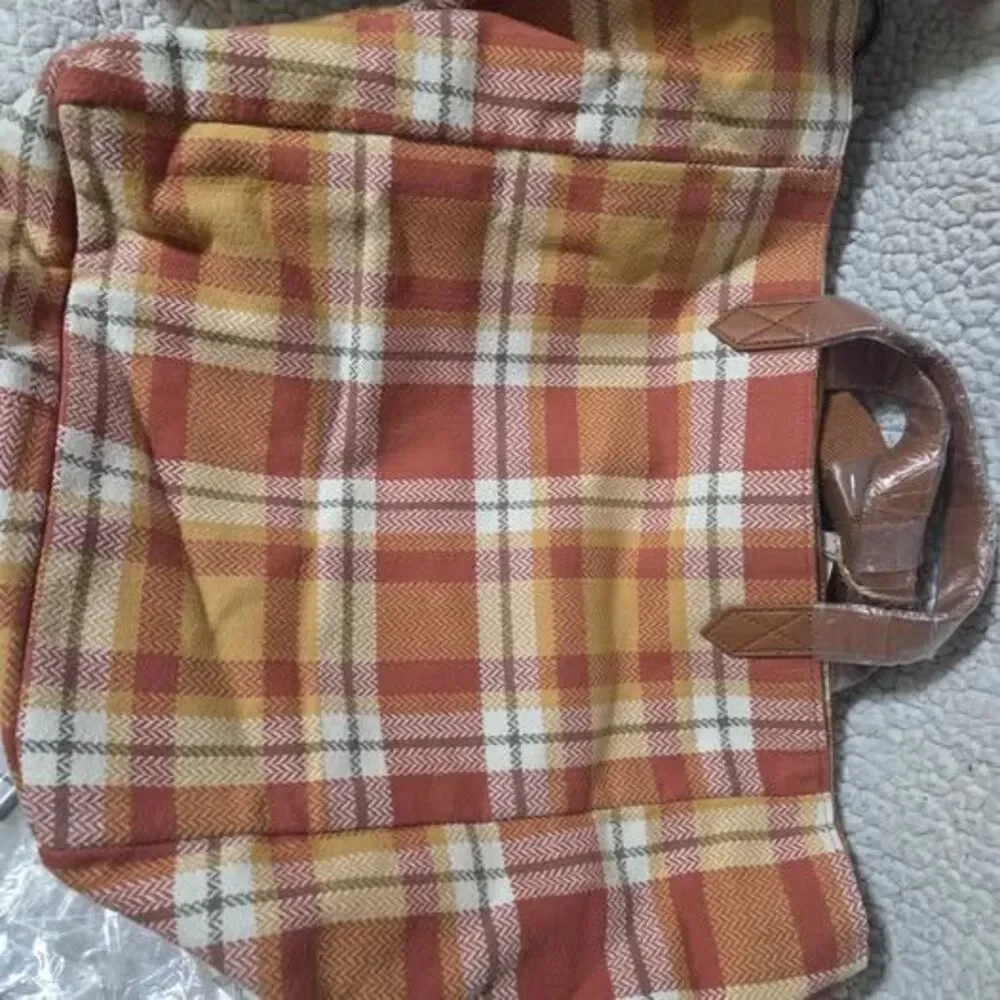Thirty-one Casual Crossbody Tote Fall woven Plaid with olive pom bag charm new